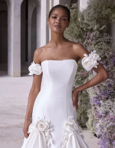 vestido de novia con flores aplicadas en 3d