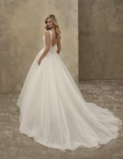 tul, corpiño, perlas, espalda abierta, vestido de novia 2026