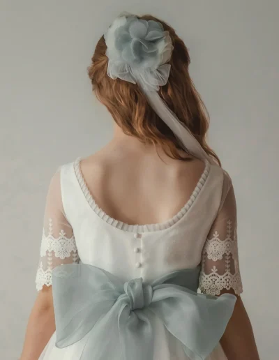 vestido de comunión niña con lazo azul